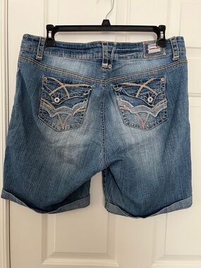 Hydraulic Roll-Cuff Women’s Shorts - Light Blue